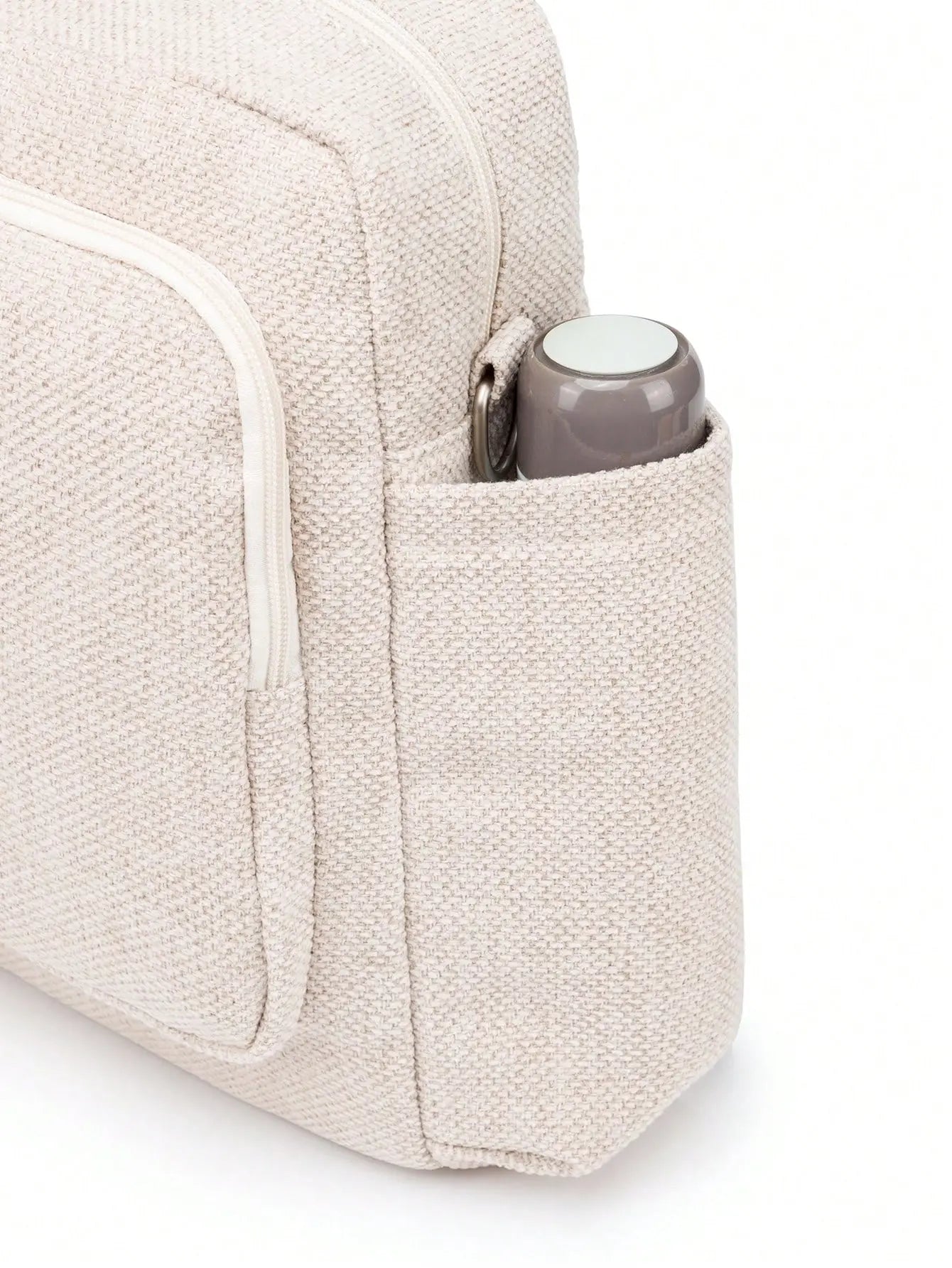 Sac à langer chic et compact pour bébé, nettoyage simple avec chiffon microfibre humide.