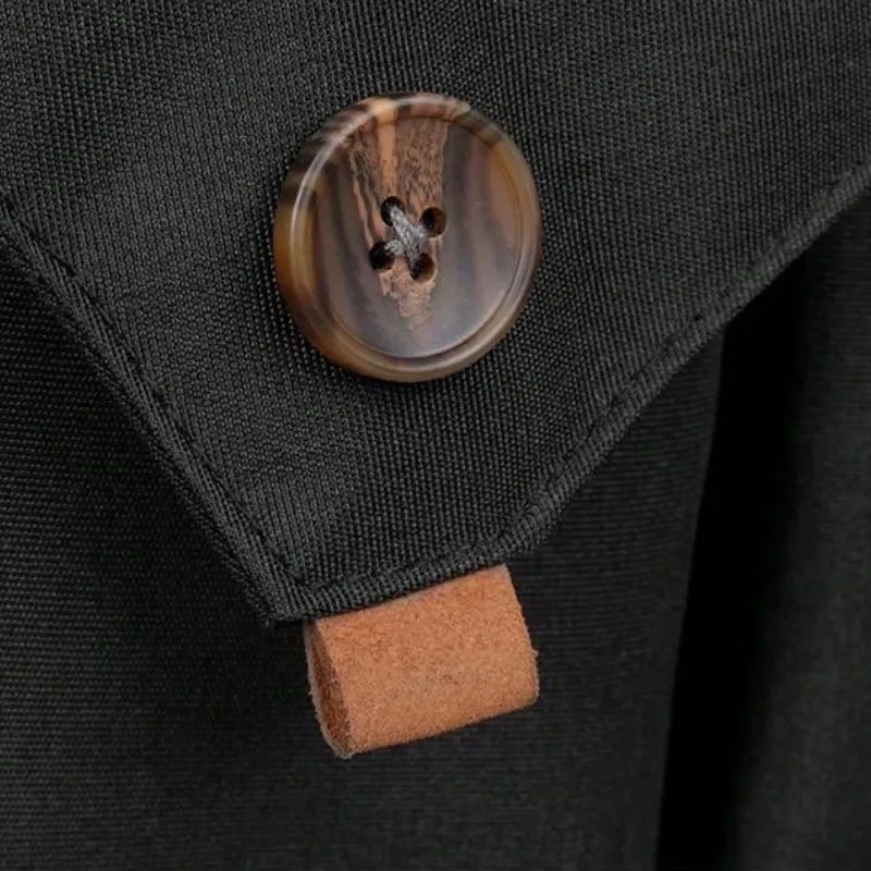 Bandes réfléchissantes visibles sur le sac à langer UrbanNest, renforçant la sécurité lors des promenades nocturnes.