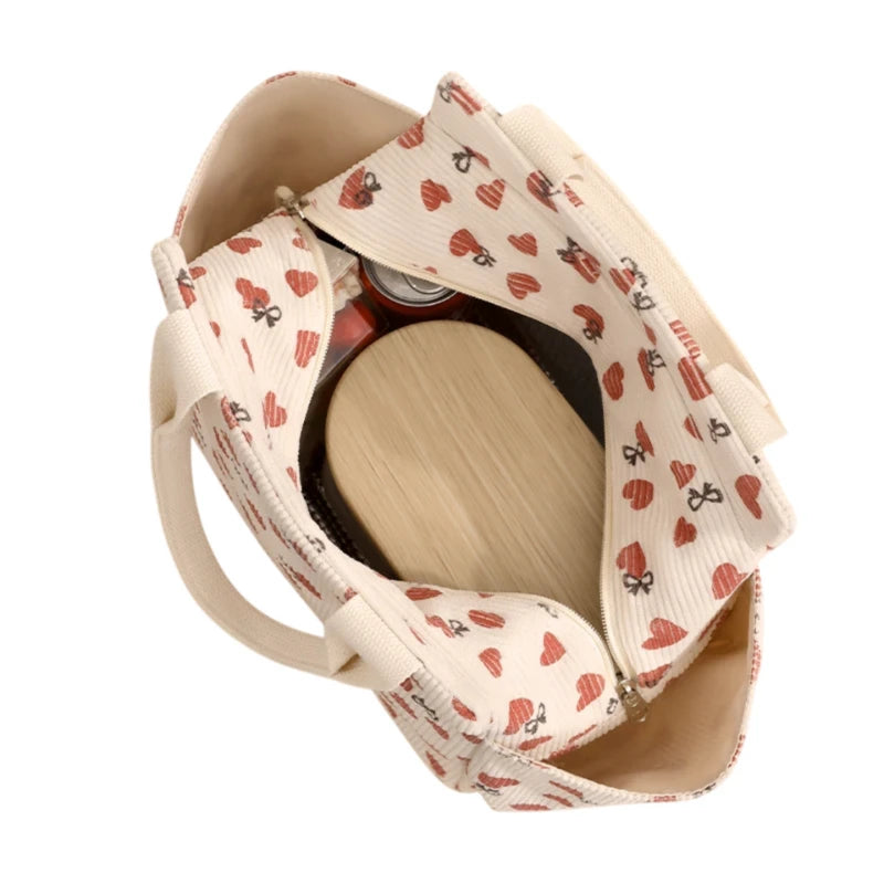 Sac Sweet Pouch beige motif cœur, intérieur isotherme rempli