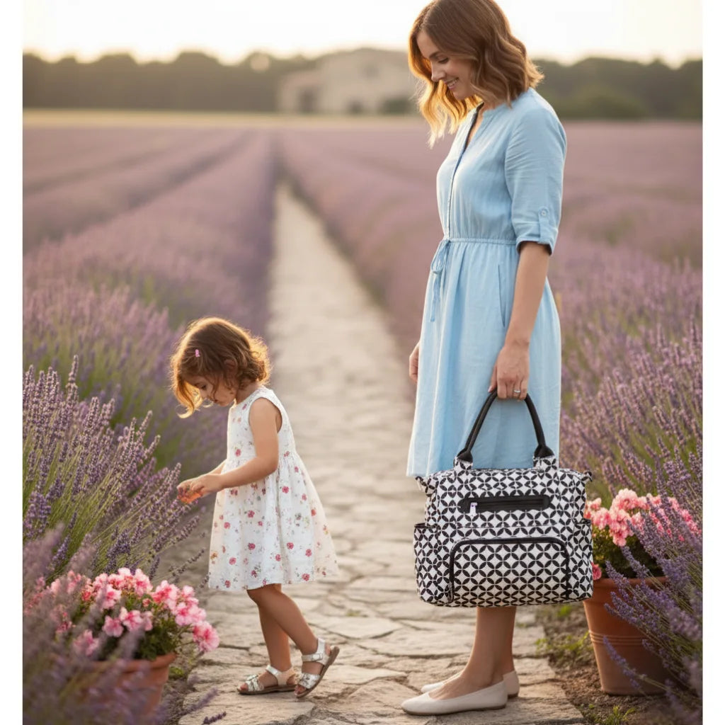 Un sac à main élégant qui se transforme en un sac à langer pratique