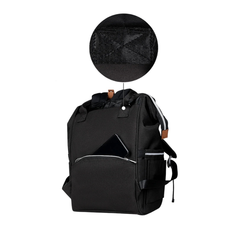 Détail des coutures renforcées Bartack Stitching du sac à langer UrbanNest, assurant durabilité et solidité.