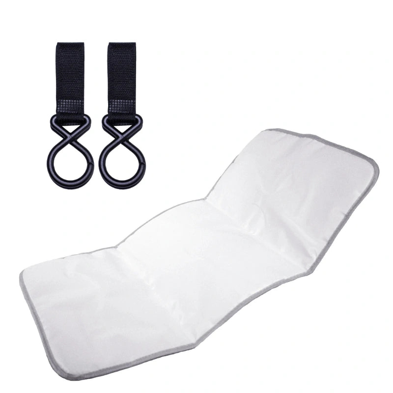 Intérieur spacieux du sac à langer UrbanNest avec multiples poches, dont compartiment waterproof et poches isothermes doublées