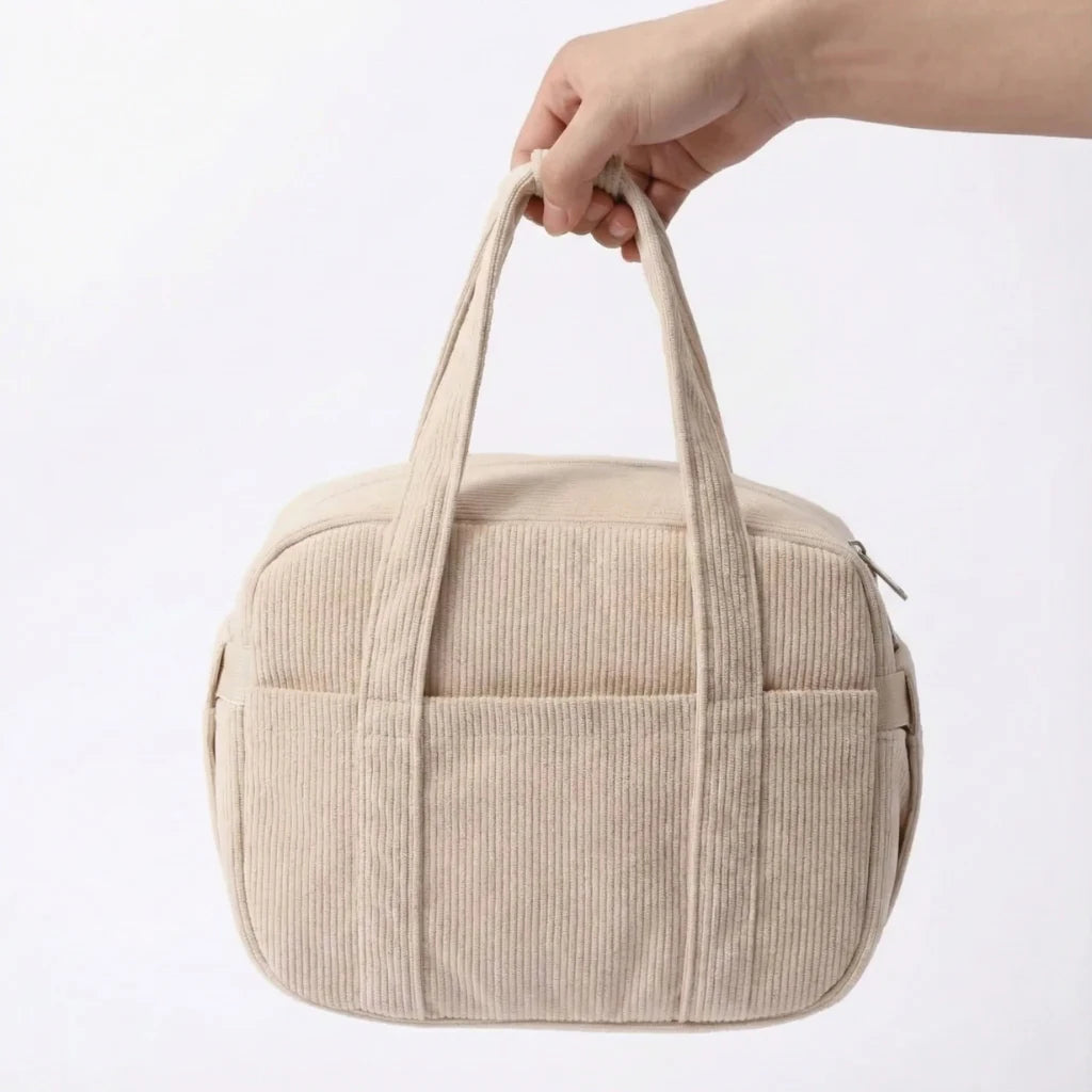 Lunch Bag Lovely Day ouvert pour montrer son intérieur imperméable en aluminium et son espace pour lunch box et encas