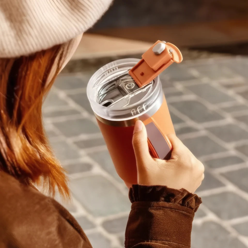 NomadVibe, le gobelet isotherme grande capacité en acier inoxydable 304 pour vos boissons chaudes et froides jusqu’à 12 heures.