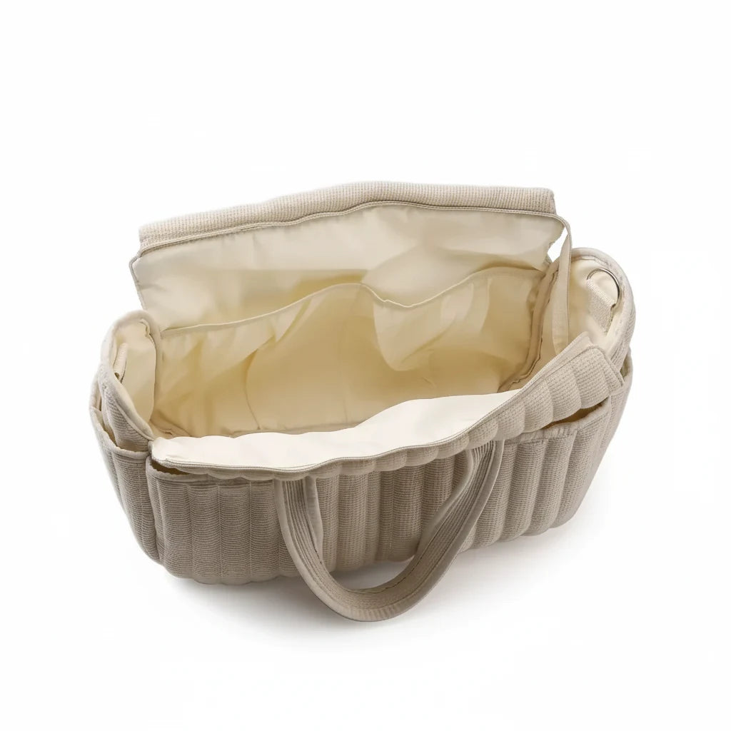Sac à langer chic et pratique en coton matelassé conçu pour sorties avec bébé et organisation facile