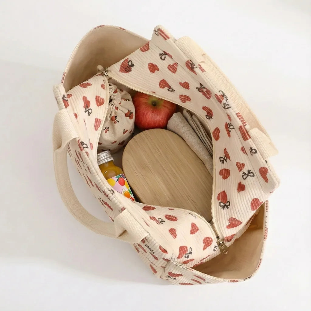 Sac Sweet Pouch beige motif cœur, intérieur isotherme rempli