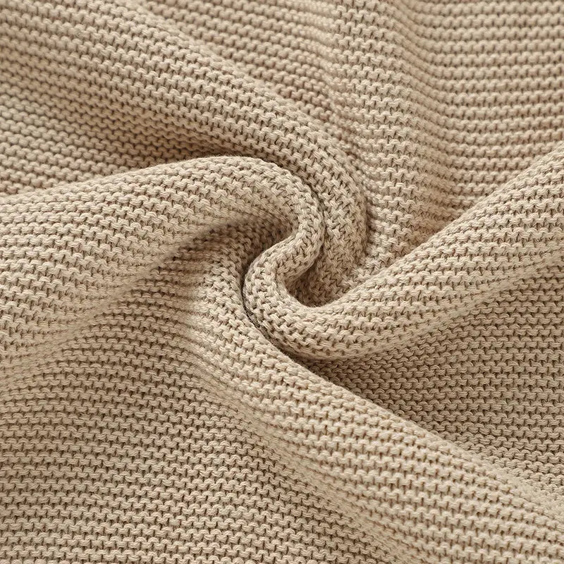 Couverture tricotée bébé élégante utilisée dans une poussette en promenade