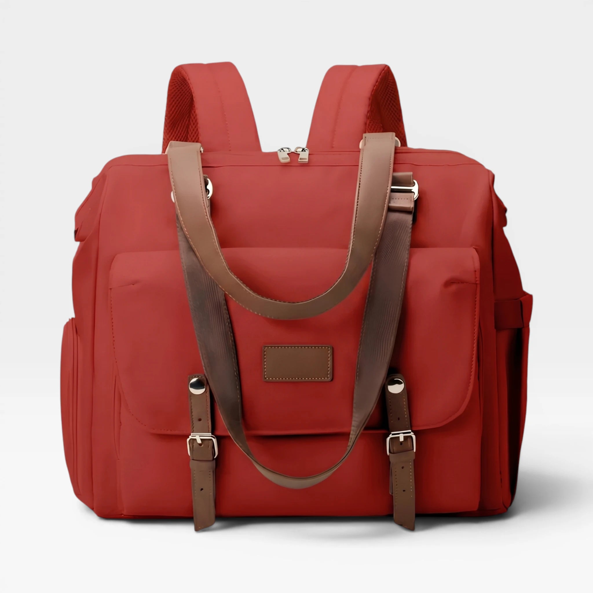 Sac à dos à langer Aventure couleur rouge en tissu imperméable avec bretelles ergonomiques et boucles renforcées. | Goodnvibes
