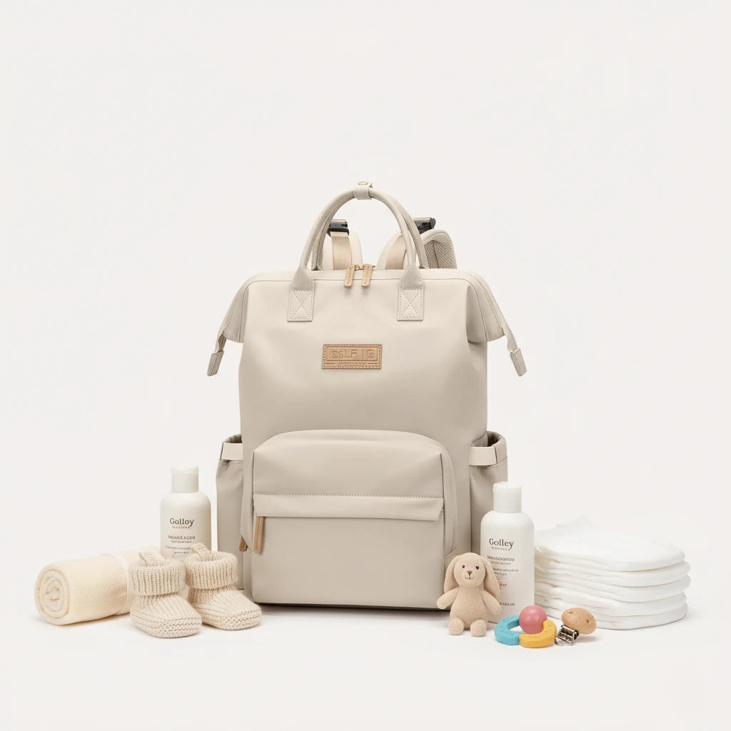 Design ingénieux, silhouette élégante et praticité nomade : le sac à langer Nyla réunit toutes les qualités pour accompagner les parents dans leurs aventures quotidiennes.