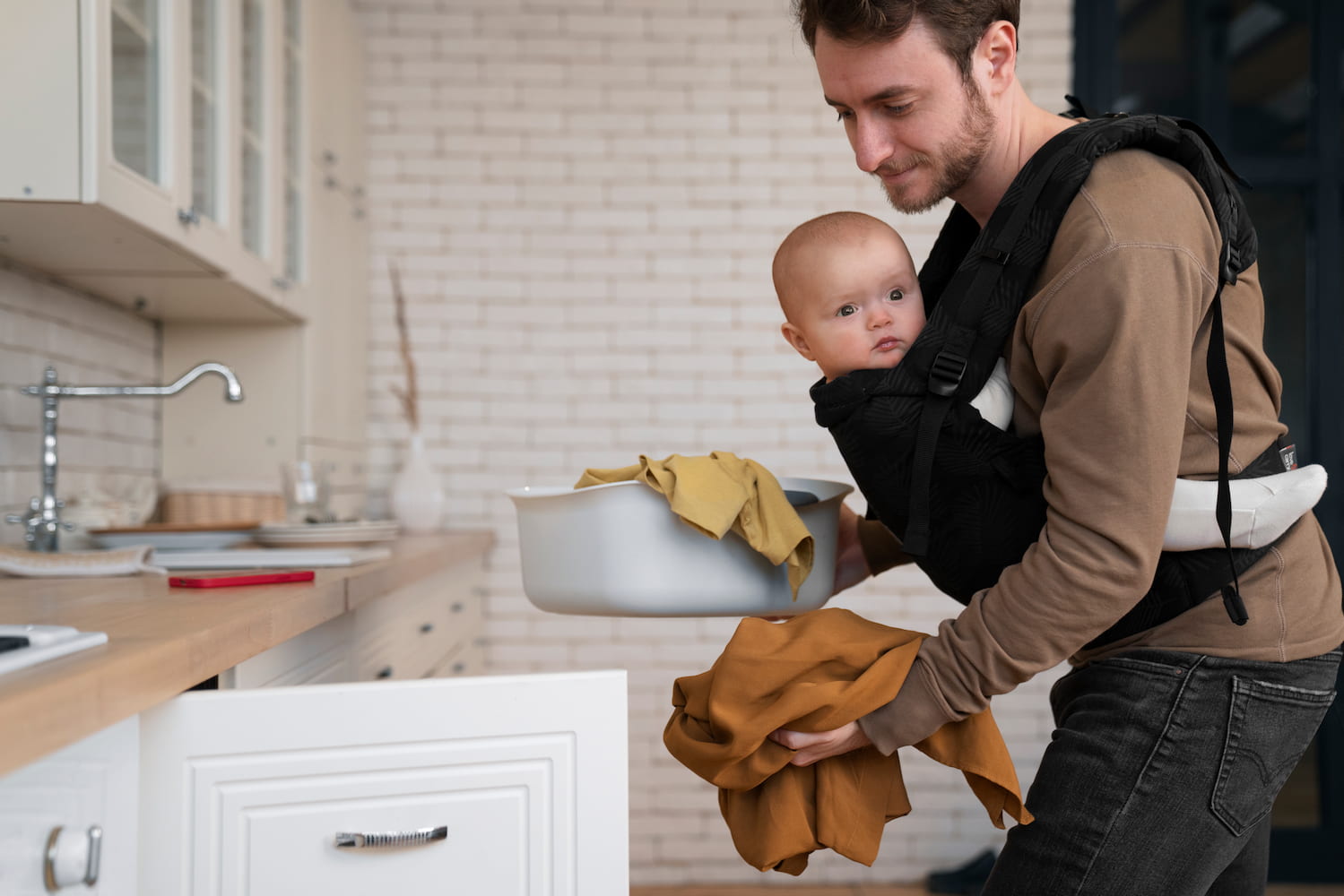Porter bébé avec style – Écharpe douce et enveloppante