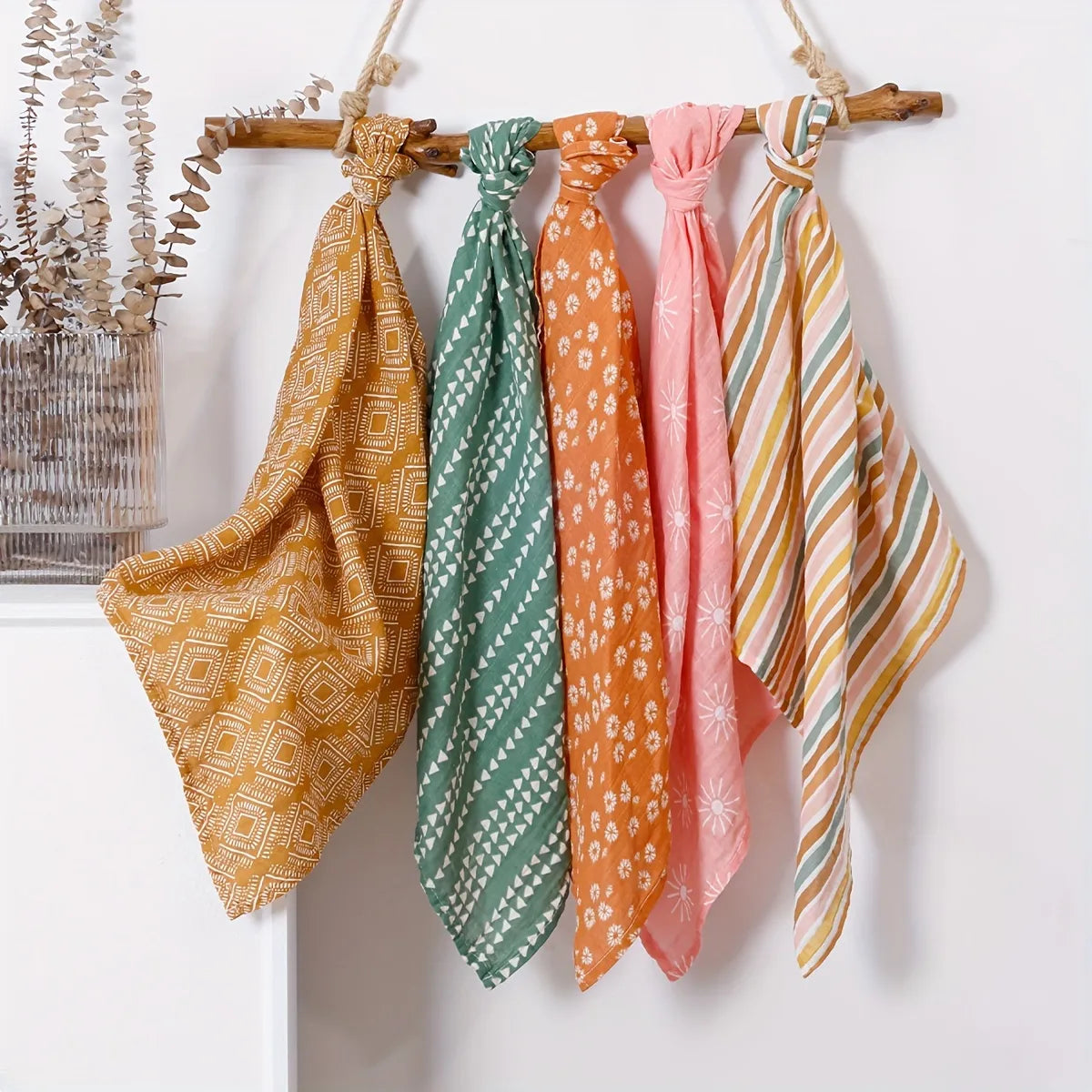 Lot de 5 bavoirs bébé motifs colorés en coton naturel


