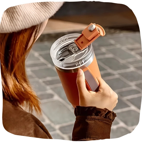 Goblet nomade en acier inoxydable 304 premium avec paille réutilisable sans BPA, grand format 900ml ou 1200ml, conserve boissons chaudes ou froides jusqu’à 12h, design durable et écologique.
