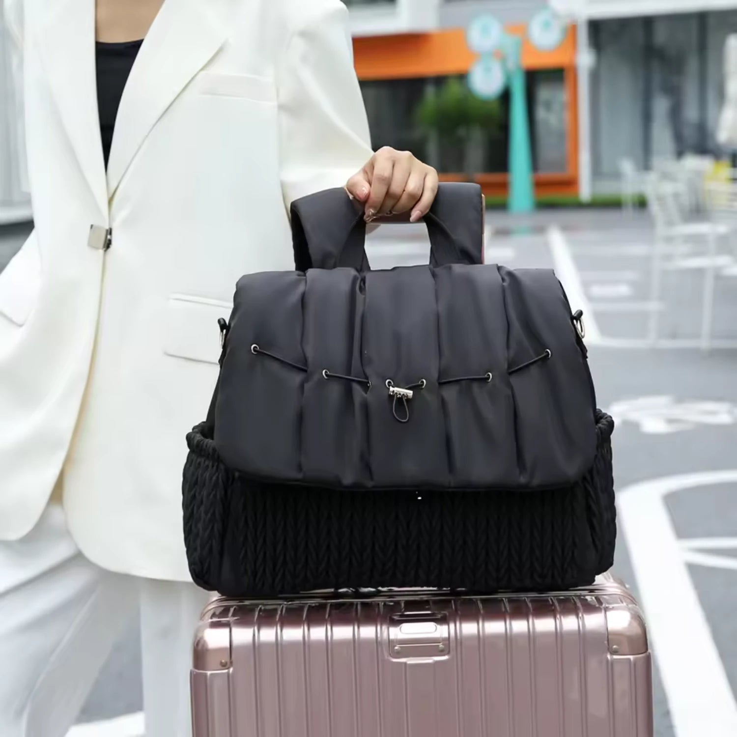 sac à dos à langer polyvalent SereniBag en polyester premium, avec poches isothermes, sangle ajustable et design matelassé élégant

