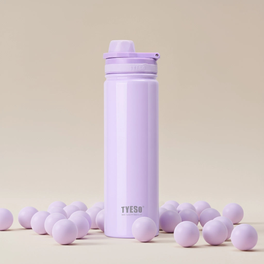 Gourde isotherme en acier inoxydable 304 de qualité alimentaire, couleur violette, avec poignée intégrée pour le sport et les voyages.


