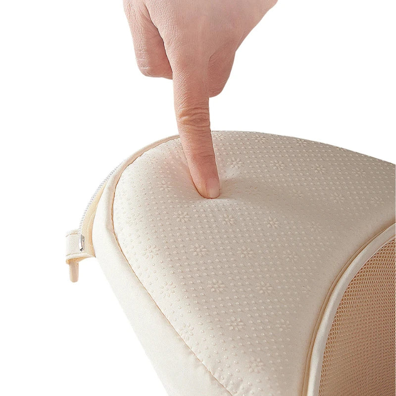 Poche latérale zippée pour ranger les essentiels des parents

