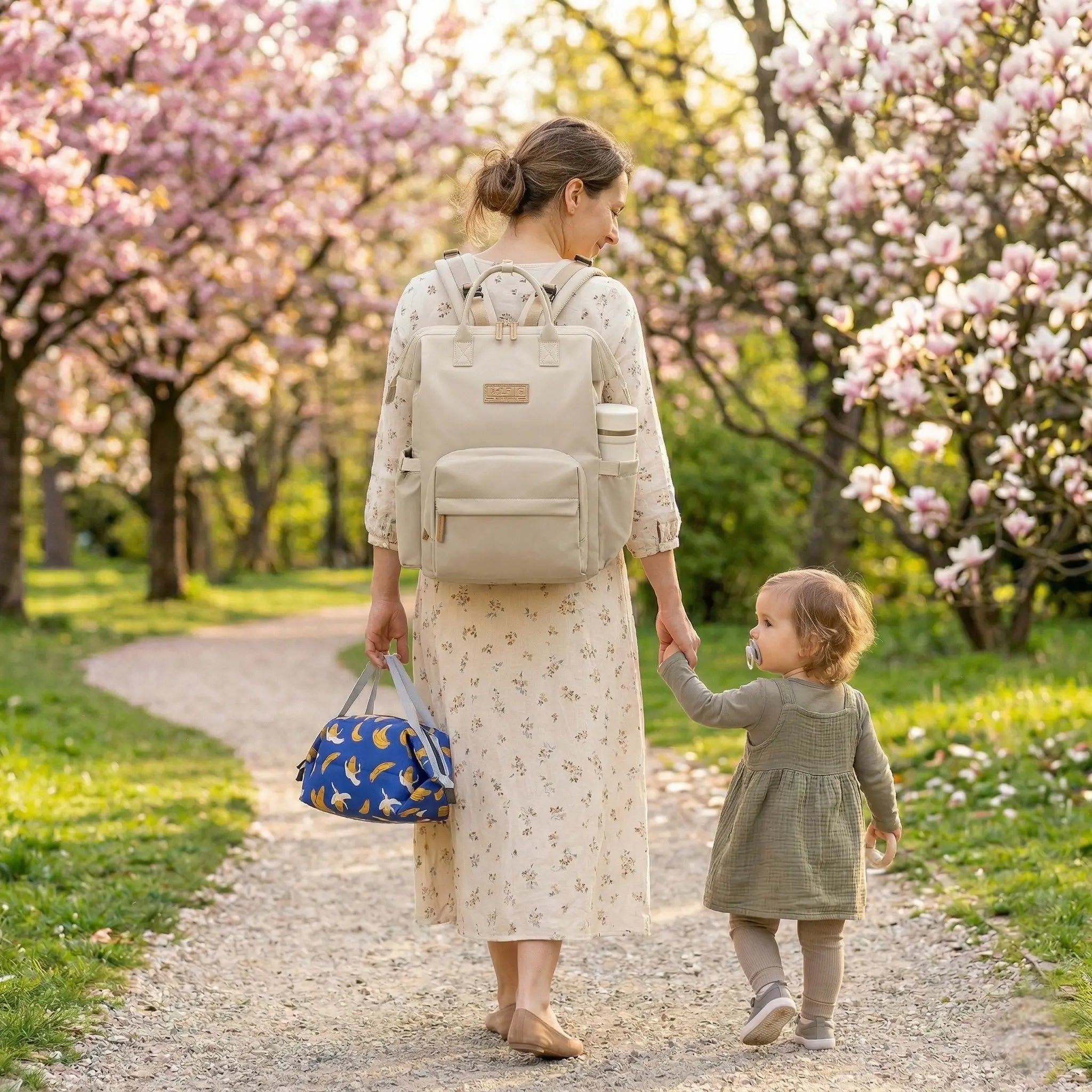 Sac à dos à langer Nyla Goodnvibes textile Oxford Premium déperlant avec crochets poussette et sangle trolley pour parents nomades.