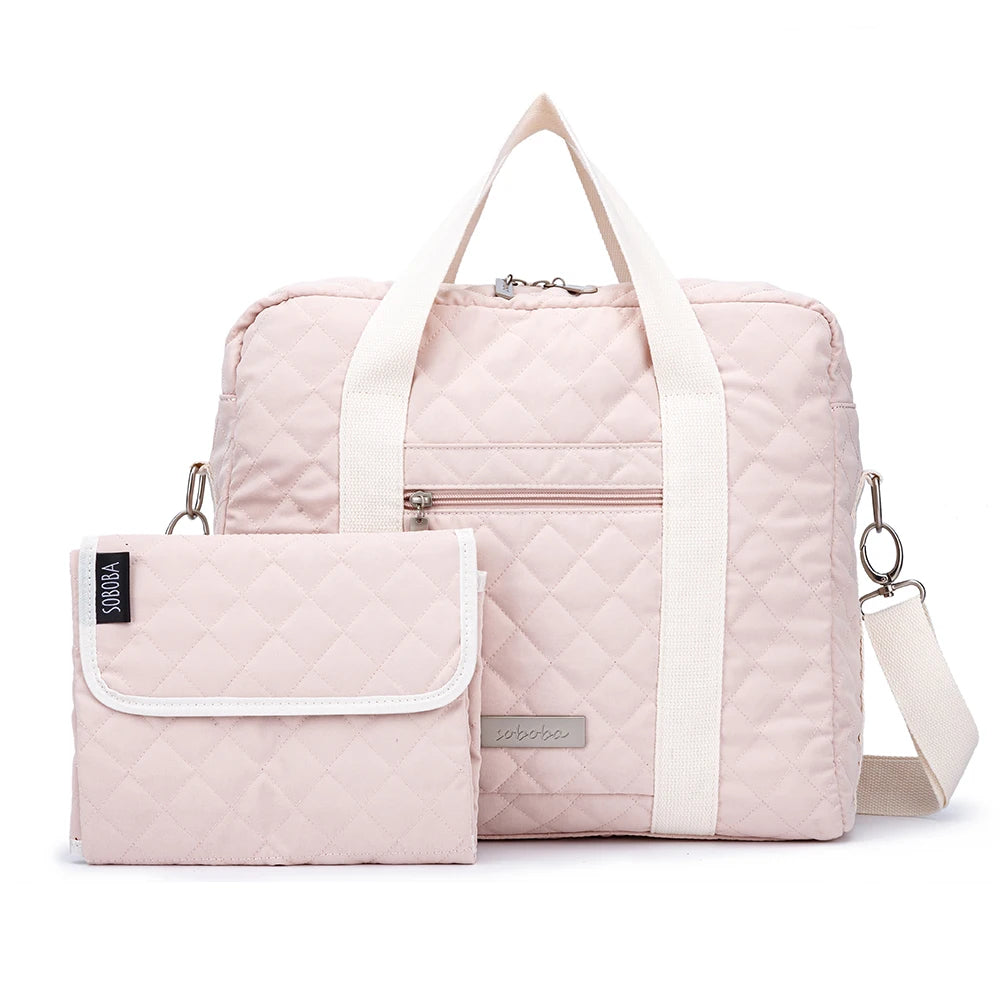 Alliez&nbsp;organisation, confort et style avec le sac à langer HarmoBag, conçu pour simplifier la vie des parents en déplacement. Ce sac à grande capacité est idéal pour ranger couches, biberons, vêtements de rechange, et tous les essentiels de bébé en un seul endroit pratique.