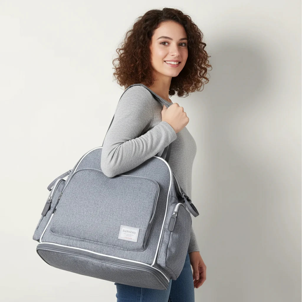 Zoom sur les poches isothermes du sac NomadGlow gardant les biberons à température.