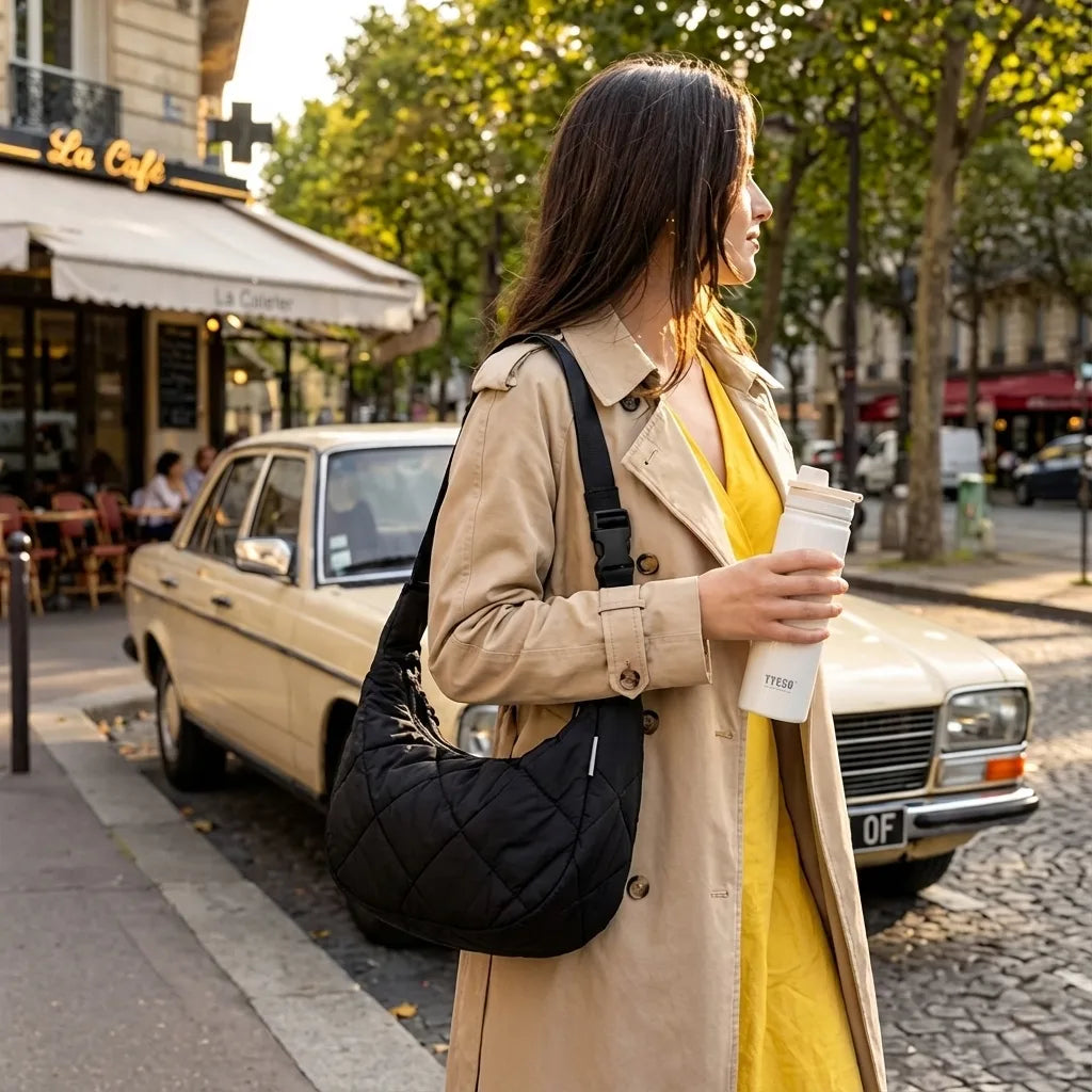 Déjeunez avec classe où que vous soyez. Le Goodn'Chic réunit l'essentiel : notre Lunch Bag Puffy, la Bento Snack&Go et la gourde PureVibe. C'est le trio ultime pour une pause stylée et pratique, au bureau comme ailleurs.