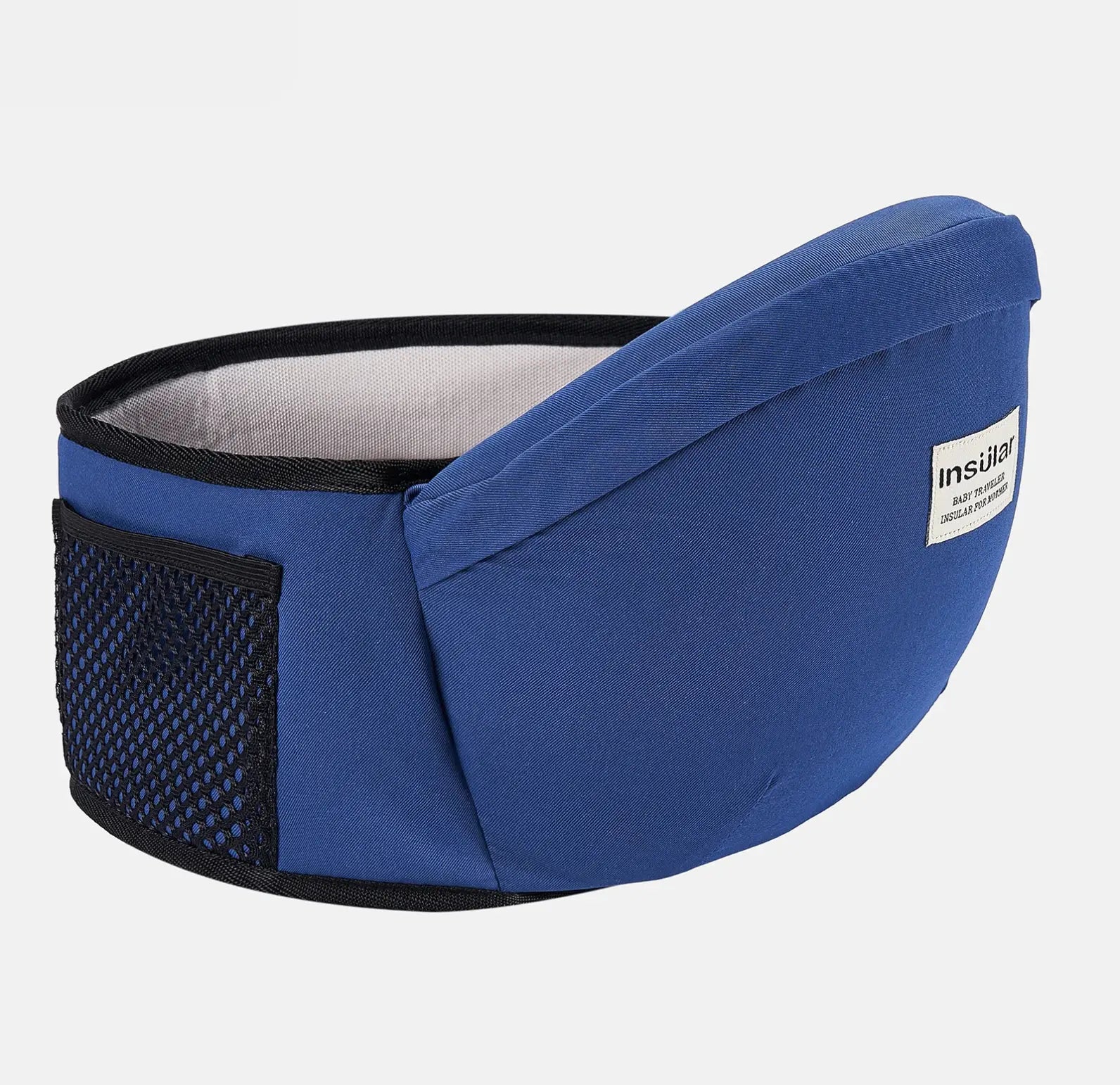 Porte-bébé tabouret Cocoon inclinée à 30°, idéale pour soulager le dos pendant le portage.
