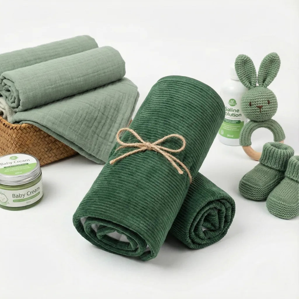 Inclus : un tapis à langer assorti, discret, pratique et hygiénique, pour changer bébé facilement où que vous soyez.