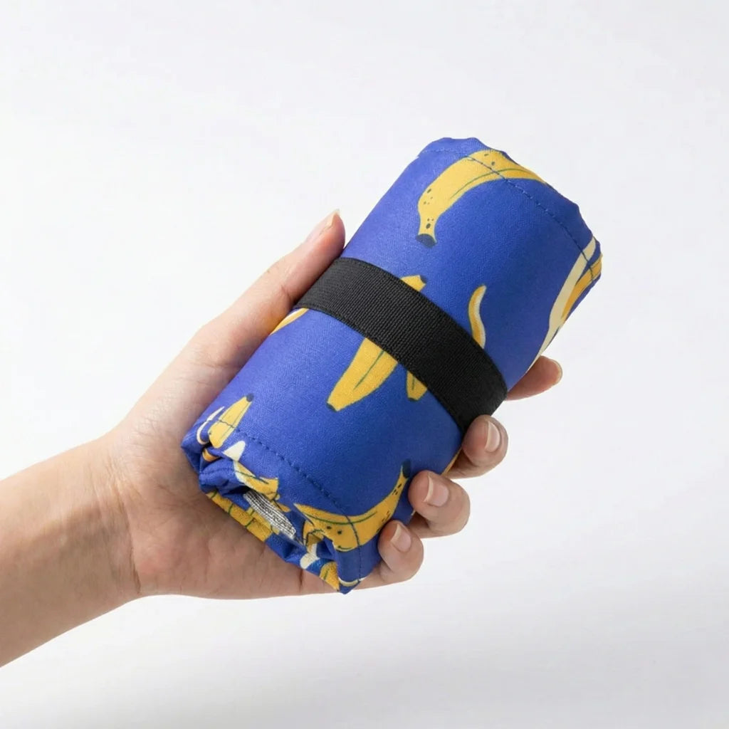 Mini sac isotherme pliable ultra compact format lunch bag Goodnvibes pour un rangement immédiat dans les affaires de bébé.