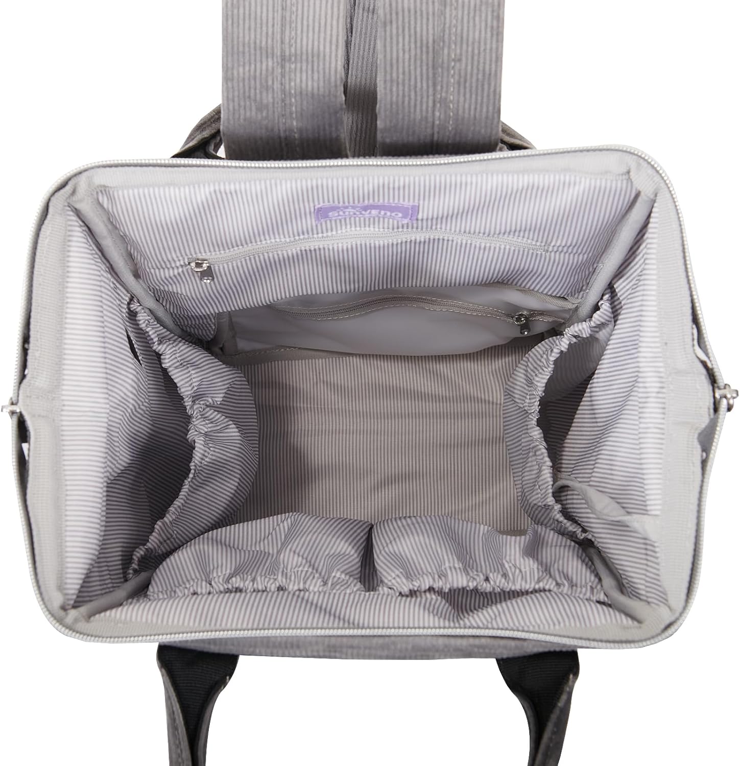 Intérieur du sac à langer de luxe Goodnvibes en velours, conçu pour une organisation optimale avec poches isothermes, rangements malins et espace pour les clefs.