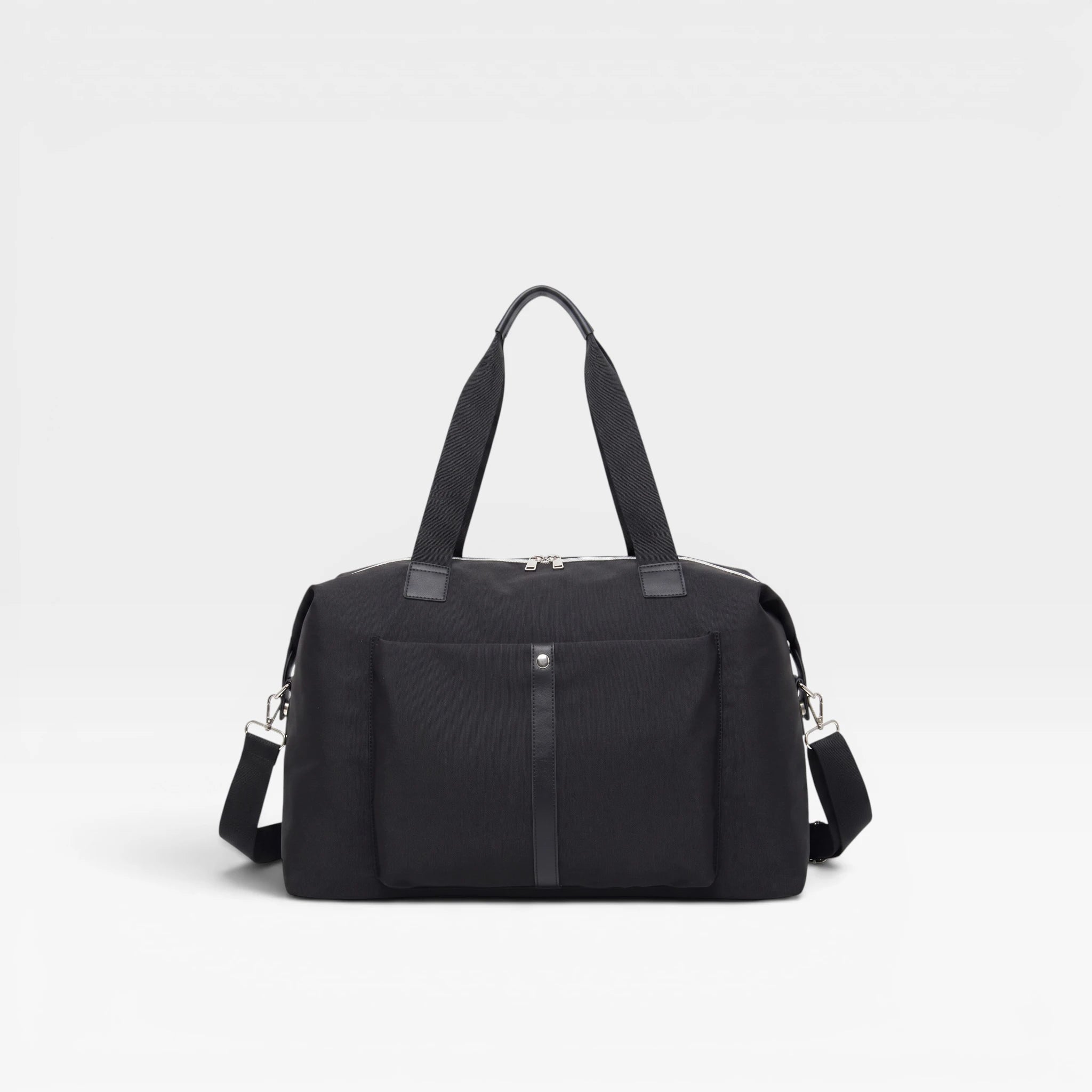 Vue de face du sac à langer MoodPack noir en polyester léger. Bagage de maternité ergonomique incontournable pour une liste de naissance