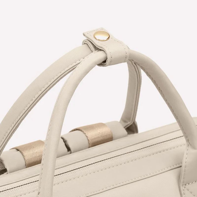 Sac Nyla avec tapis à langer assorti et sac imperméable inclus
