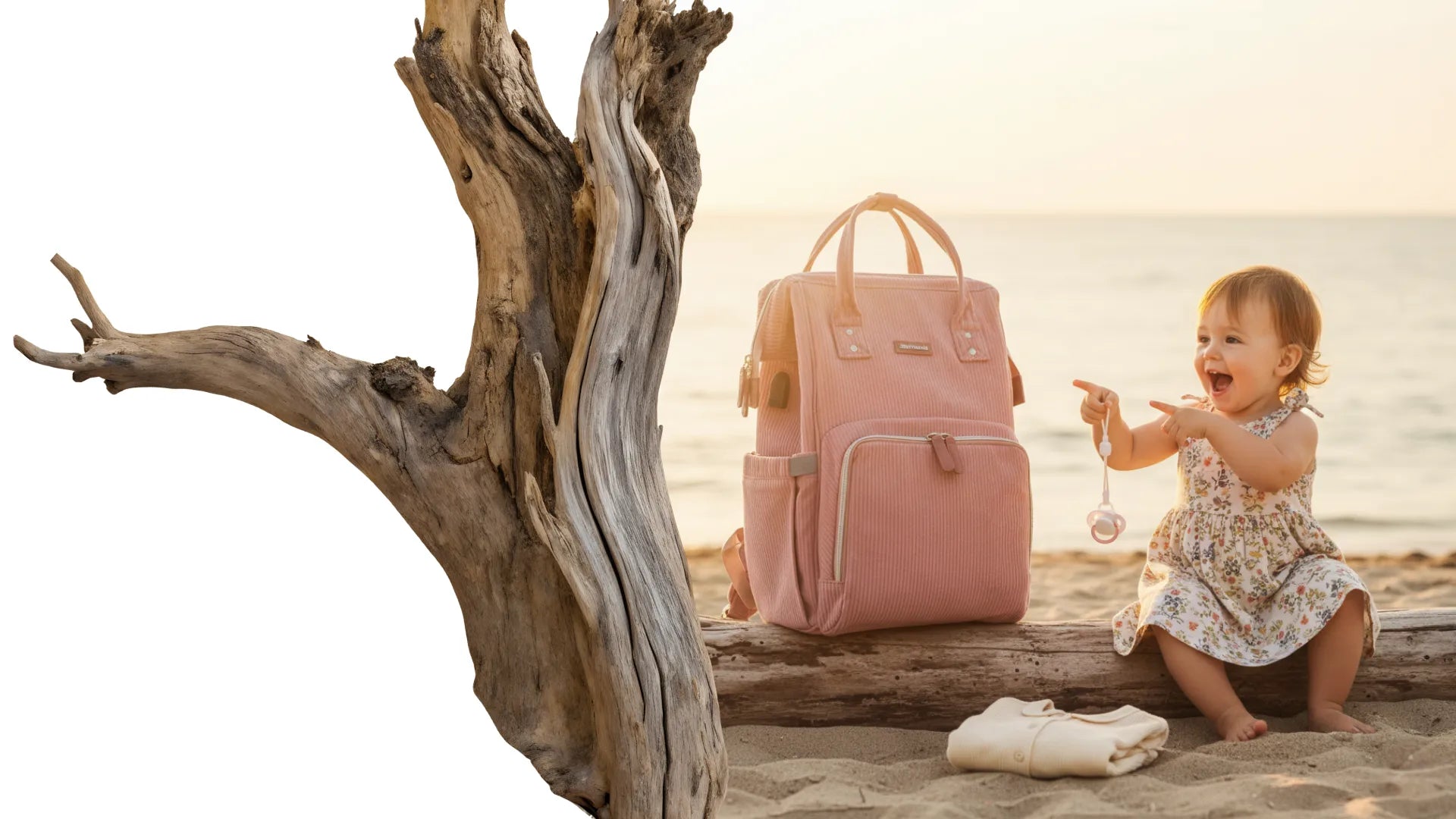 Sac à langer dos en velours côtelé chic et élégant, parfait pour les sorties quotidiennes avec bébé.