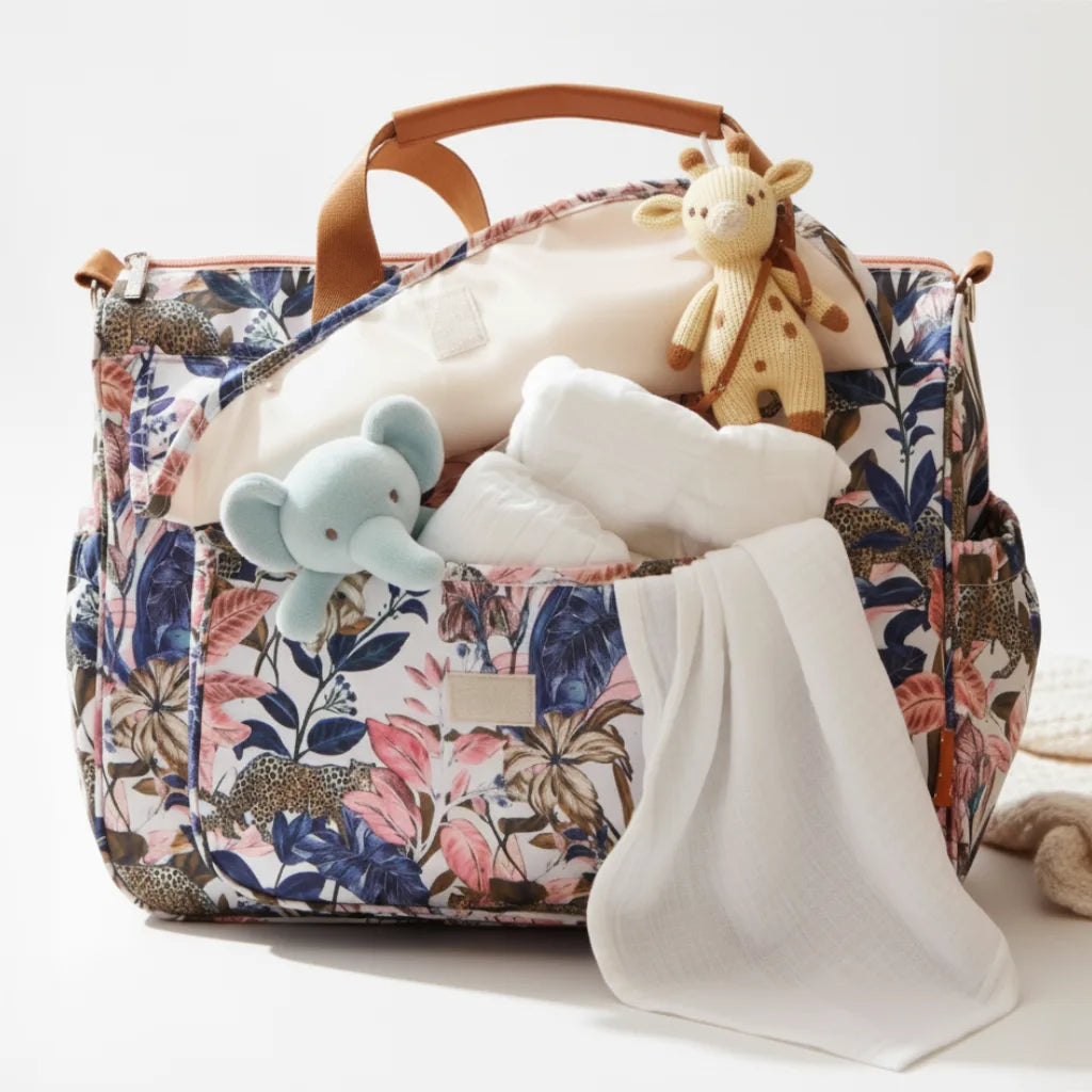 Livré avec un tapis à langer&nbsp;et un sac imperméable pratique, le Linoa Bloom est un allié fiable pour des sorties tout en fluidité.